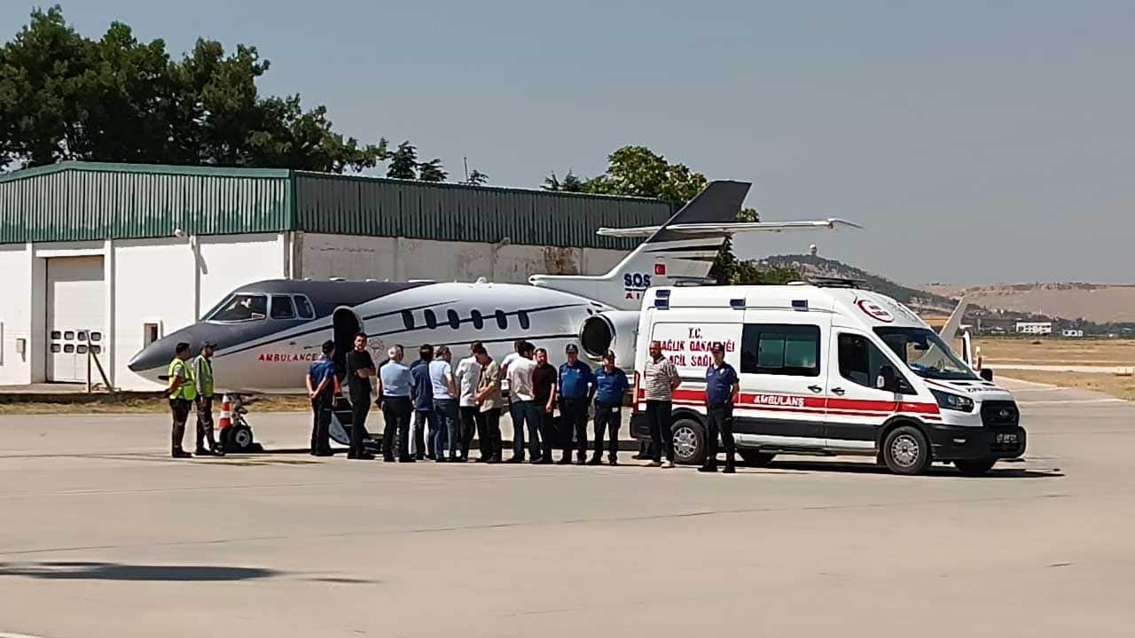 Foto - Bıçaklı saldırıda yaralanmıştı! YP’li vekil Meriç İstanbul’a sevk edildi