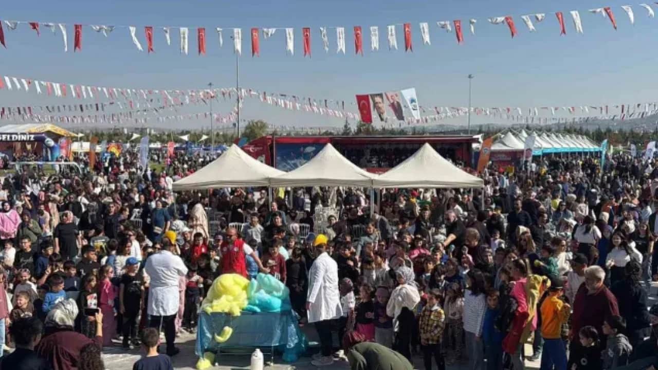 Bilim ve teknoloji tutkunları Kayseri’de buluşuyor: Hürjet ve Türk Yıldızları nefesleri kesecek