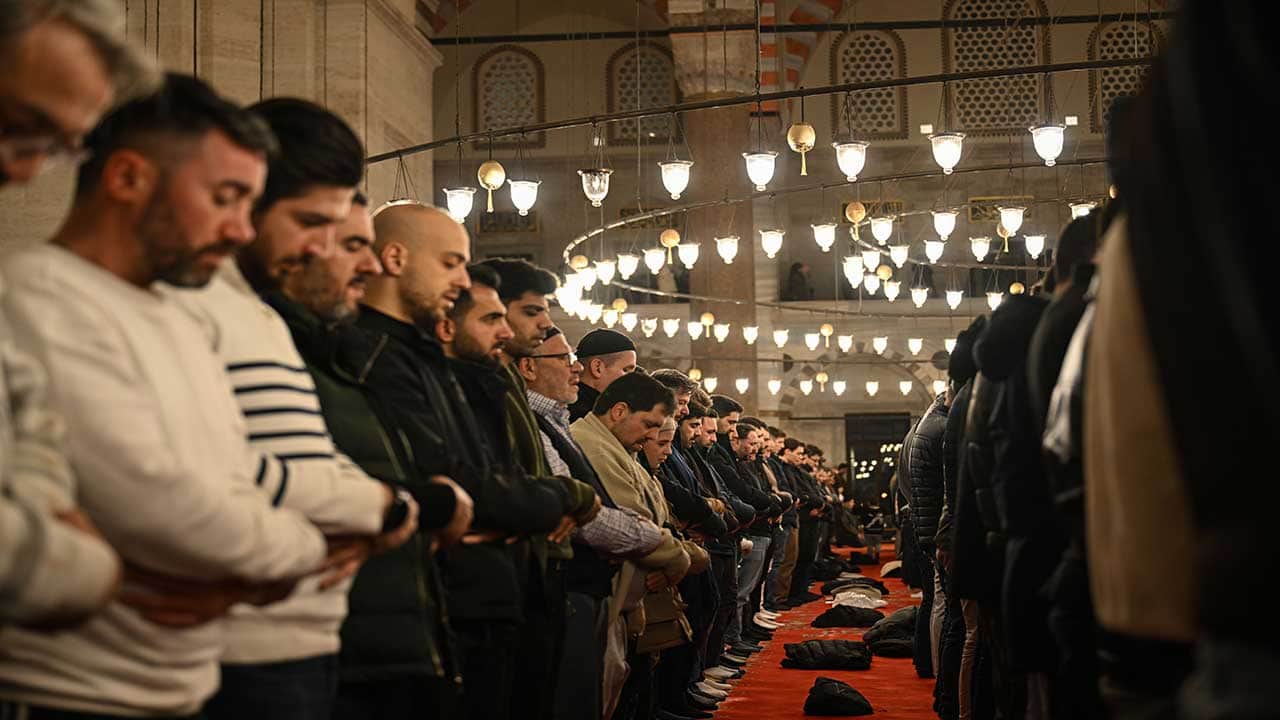 Foto - Bin aydan daha hayırlı müjde! Türkiye Kadir Gecesi'nde seccadeleri gözyaşlarıyla ıslattı!