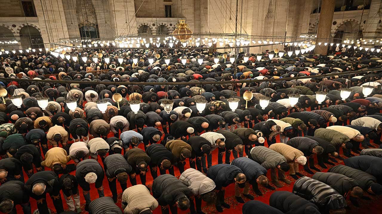 Foto - Bin aydan daha hayırlı müjde! Türkiye Kadir Gecesi'nde seccadeleri gözyaşlarıyla ıslattı!