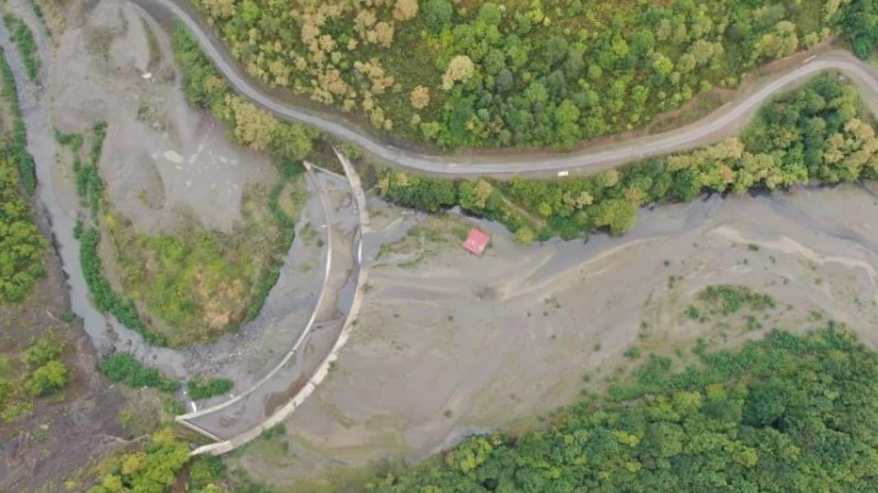 Foto - Binadan geriye sadece çatısı kaldı! Görenler şaşkına dönüyor