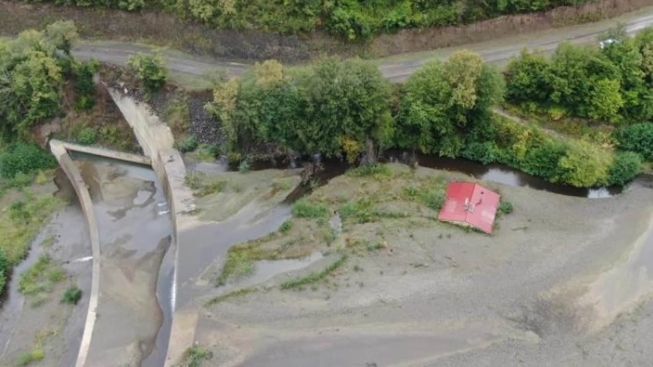 Foto - Binadan geriye sadece çatısı kaldı! Görenler şaşkına dönüyor