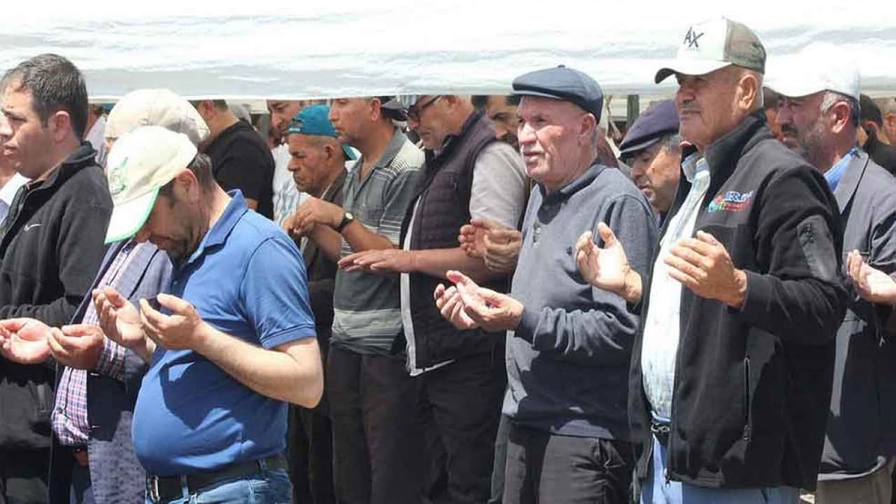 Foto - Yüzlerce insan yağmur duasına koştu: Ama bu kez yağsın diye değil