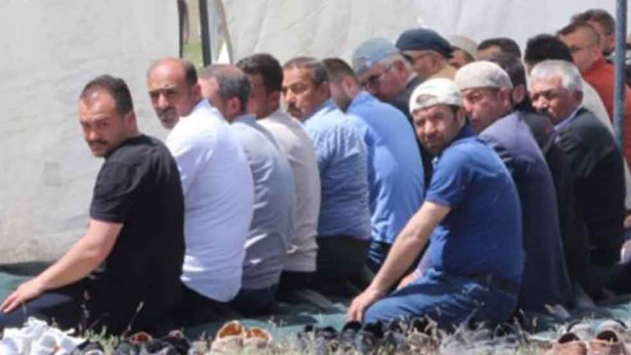 Foto - Yüzlerce insan yağmur duasına koştu: Ama bu kez yağsın diye değil