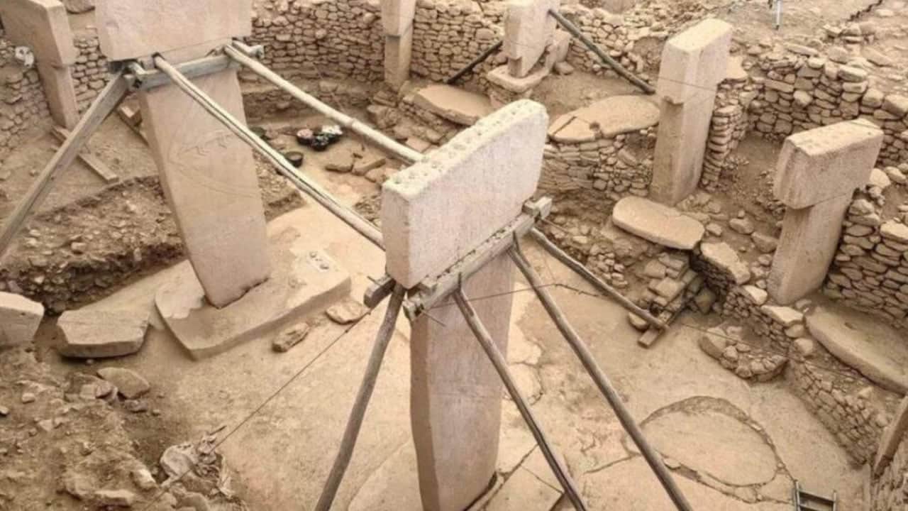 Binlerce yıllık... Tarihin sıfır noktası olan Göbeklitepe'de biri kadın iki kişinin insan mezarları bulundu