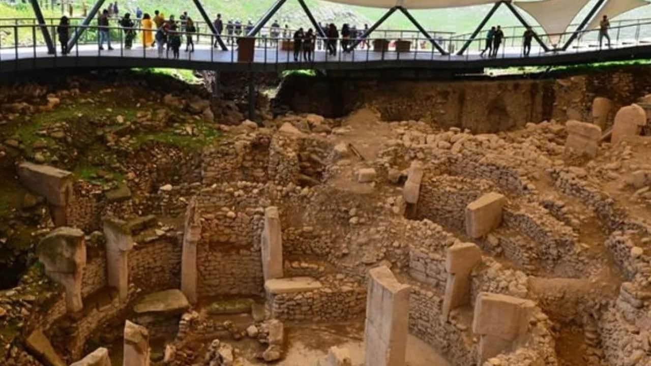 Foto - Binlerce yıllık... Tarihin sıfır noktası olan Göbeklitepe'de biri kadın iki kişinin insan mezarları bulundu