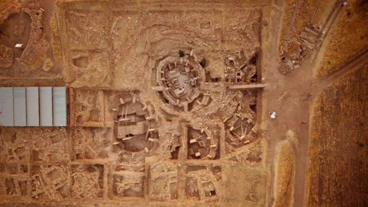 Foto - Binlerce yıllık... Tarihin sıfır noktası olan Göbeklitepe'de biri kadın iki kişinin insan mezarları bulundu