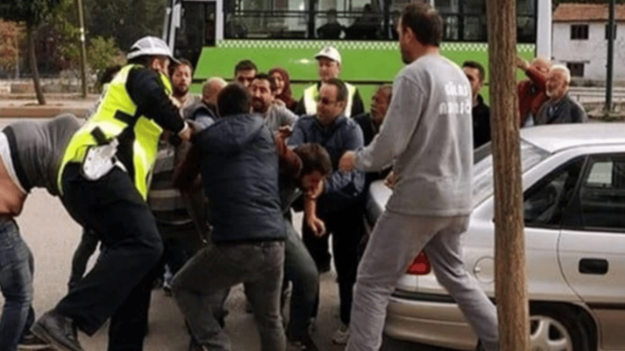 Foto - Bir anda içlerinden canavar çıkıyor: İşte trafikte en agresif ülkeler!