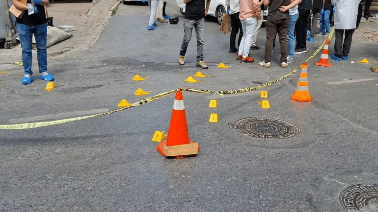Foto - Bir anda ortaya çıktılar: Seyir halindeki araca kurşun yağmuru!