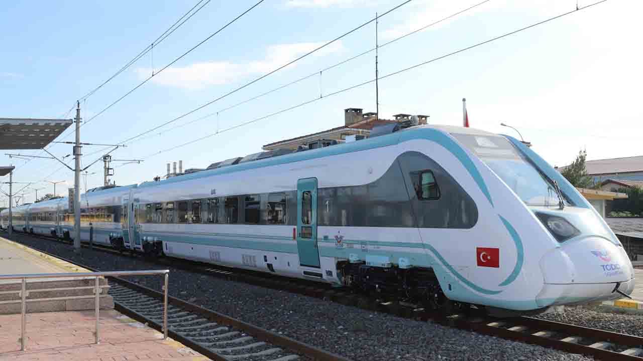 Foto - Bir hatta daha hizmete başlıyor: Milli elektrikli trenlere yeni rota
