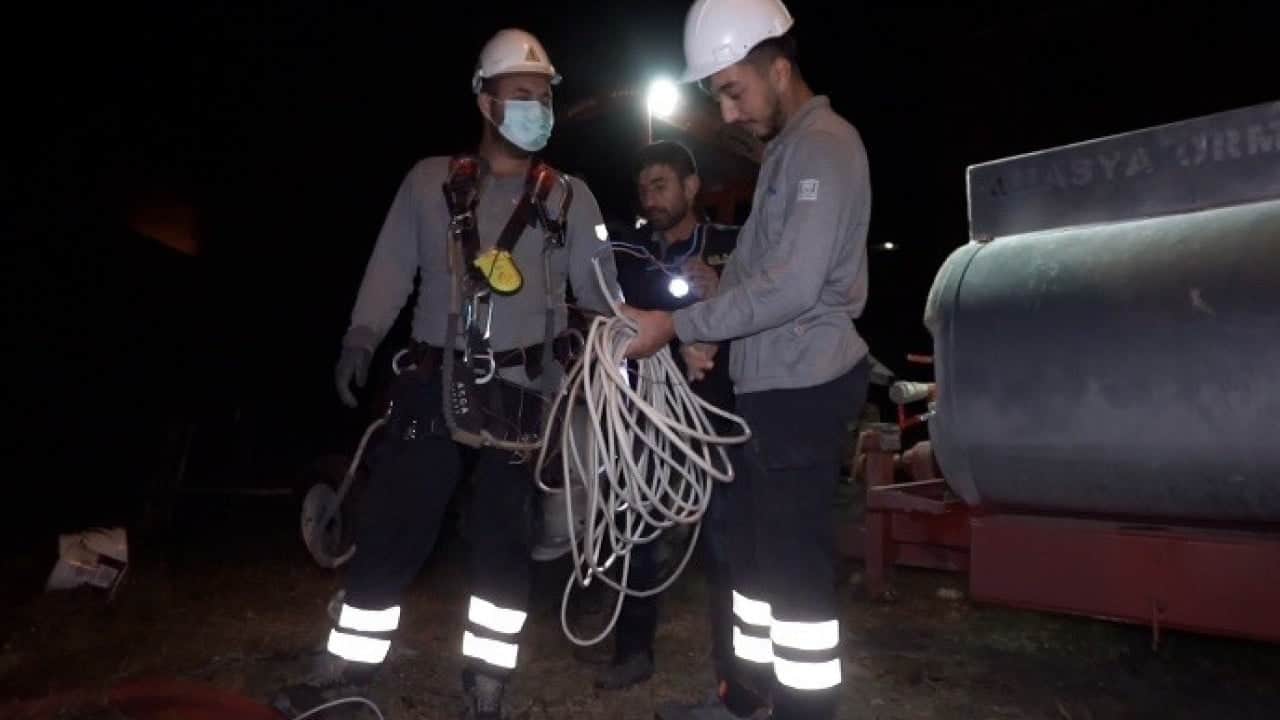 Foto - Bir kazan kuşburnu köyü ayağa kaldırdı! 2 ev ve ahır küle döndü