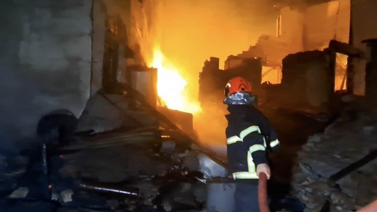 Foto - Bir kazan kuşburnu köyü ayağa kaldırdı! 2 ev ve ahır küle döndü