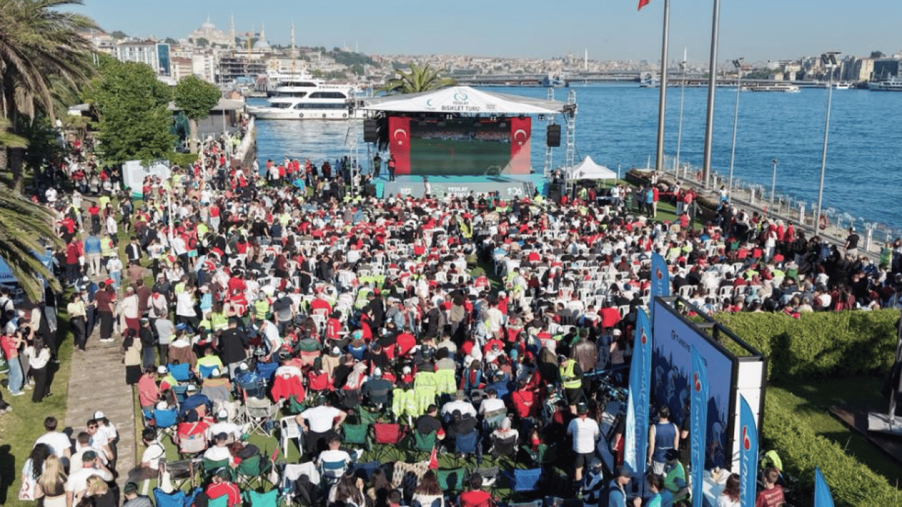 Foto - Bisiklet turu ve milli maç heyecanı Yeşilay'da yaşandı...