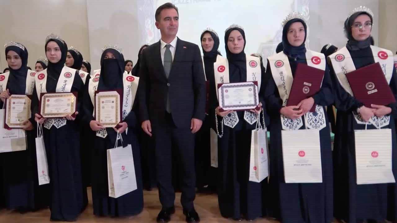 Foto - Bitlis’te Kur'an Kursu mezuniyet coşkusu: 86 hafize icazet belgelerini aldı