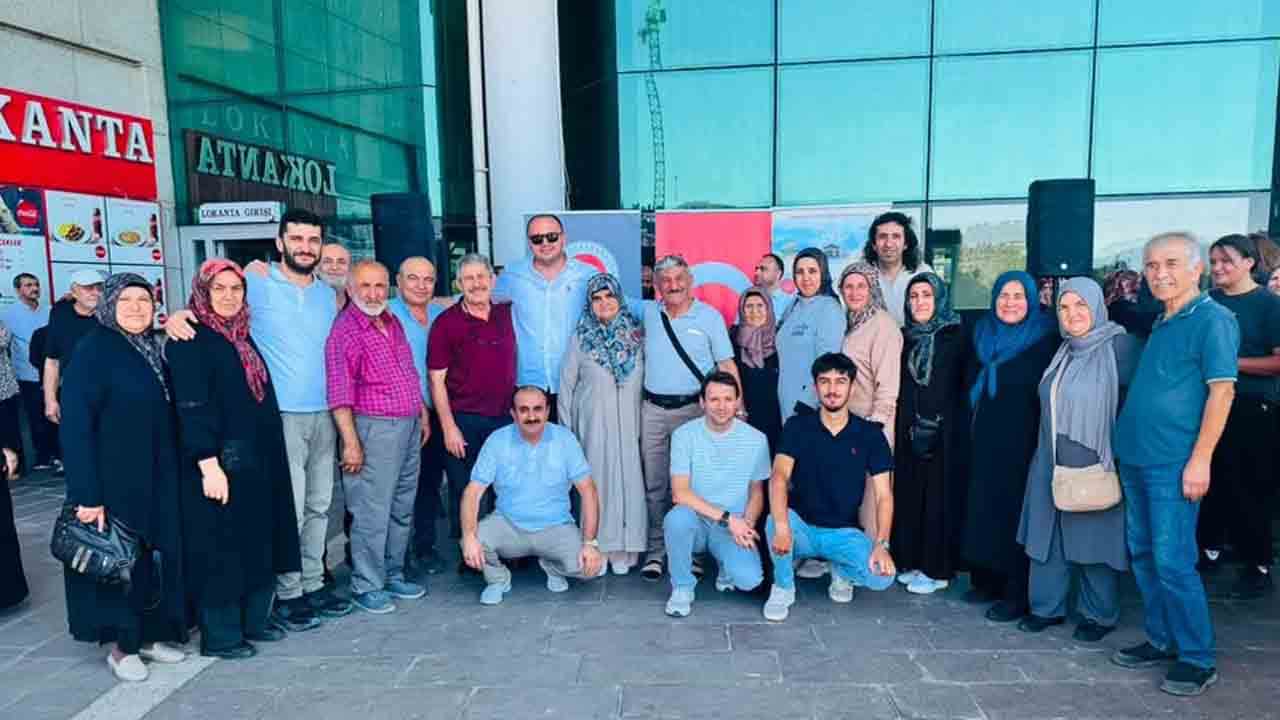 Foto - Bolu’da 25 kişi kutsal topraklara yolcu edildi: Umre kafilesine dualı uğurlama