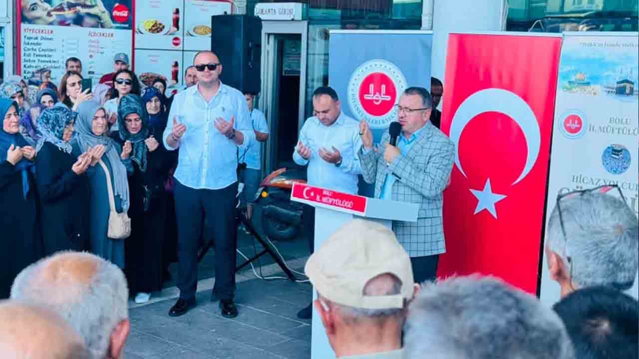 Foto - Bolu’da 25 kişi kutsal topraklara yolcu edildi: Umre kafilesine dualı uğurlama