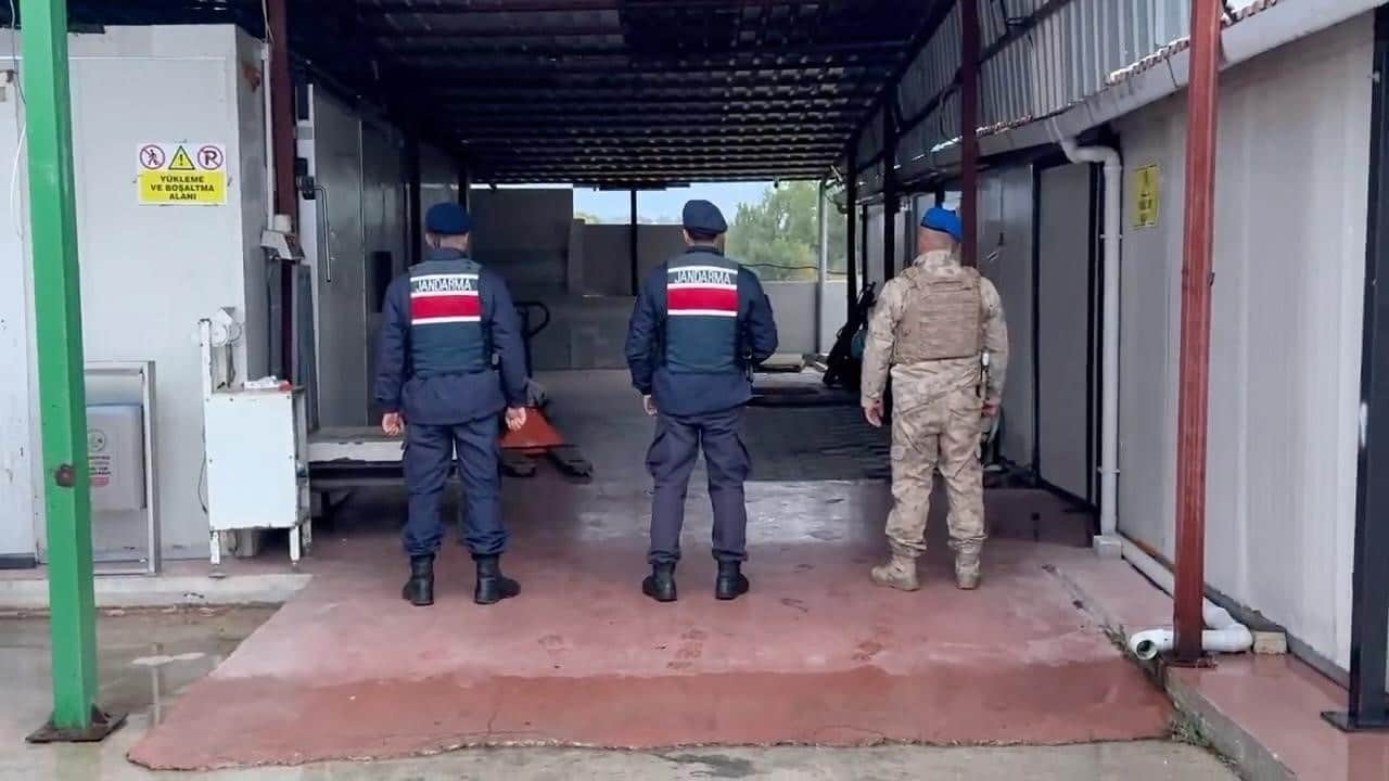 Foto - Bolu'da zimmet skandalı! Belediye kooperatifine yönelik operasyonda gözaltına alınan 6 şüpheli yarın adliyeye sevk ediliyor!
