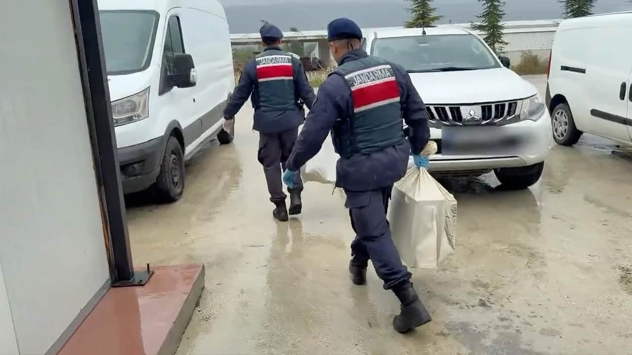 Bolu'da zimmet skandalı! Belediye kooperatifine yönelik operasyonda gözaltına alınan 6 şüpheli yarın adliyeye sevk ediliyor!
