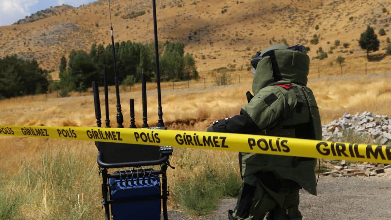 Foto - Bomba imha uzmanlarının zorlu görevi! Her şey vatandaşların can güvenliği için
