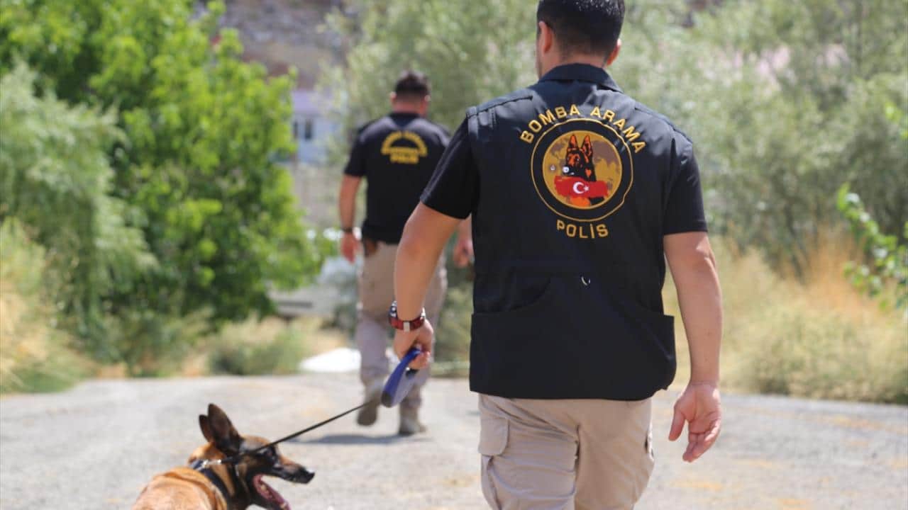 Foto - Bomba imha uzmanlarının zorlu görevi! Her şey vatandaşların can güvenliği için