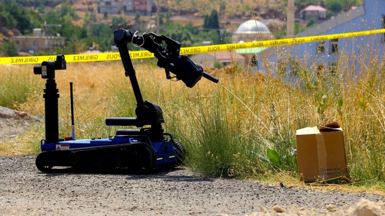 Foto - Bomba imha uzmanlarının zorlu görevi! Her şey vatandaşların can güvenliği için
