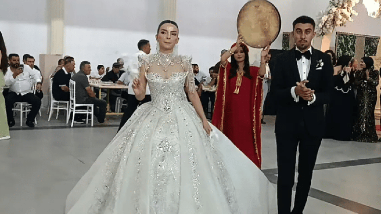 Foto - Böylesi daha önce görülmedi: Düğünde takılan hediyeyi görenler inanamadı!