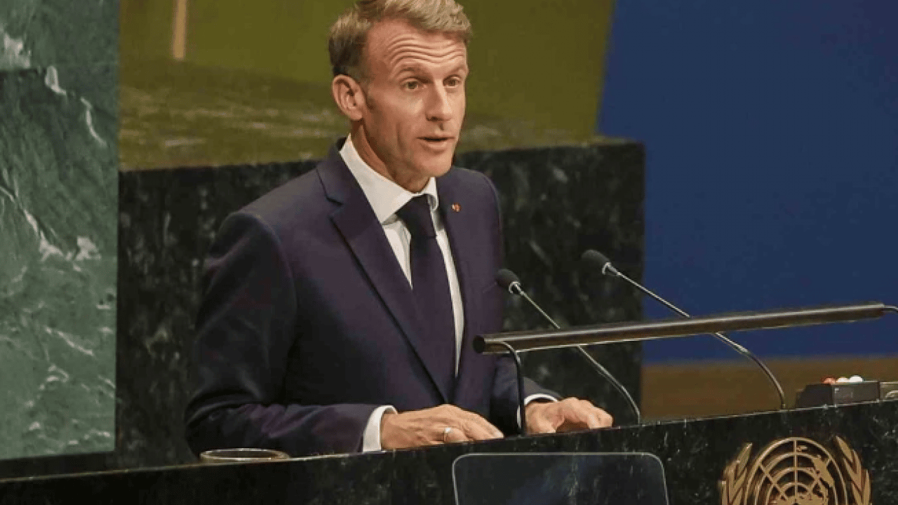 Foto - Bozuk saat bile günde 2 kez doğruyu gösterir: Macron, ayda yılda bir doğru konuştu