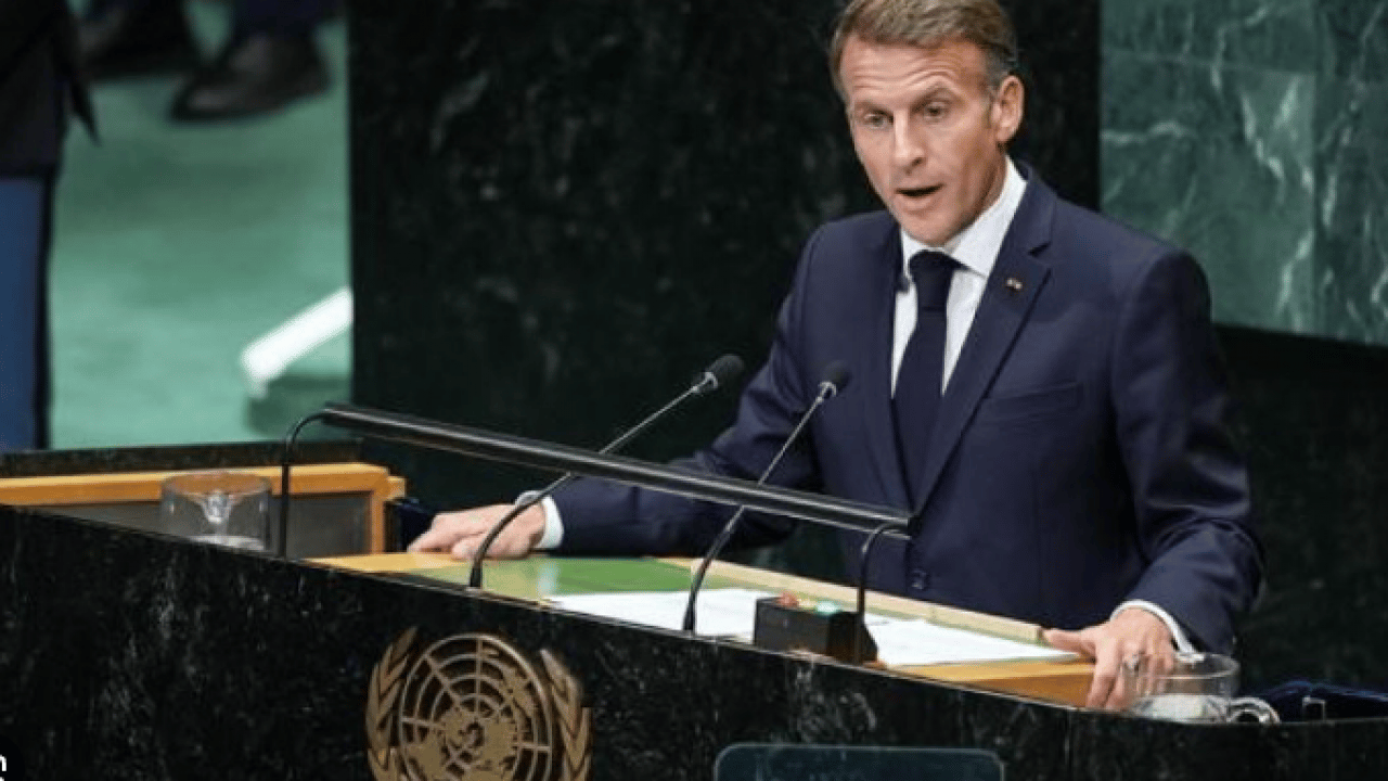 Foto - Bozuk saat bile günde 2 kez doğruyu gösterir: Macron, ayda yılda bir doğru konuştu