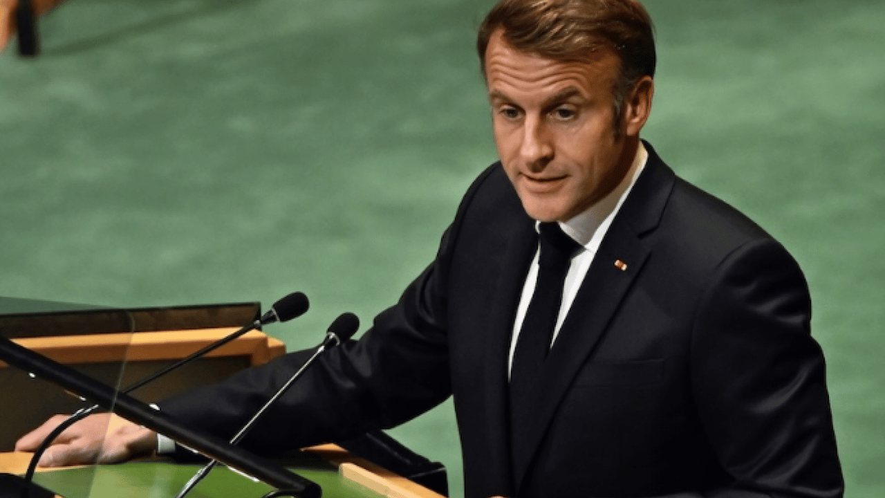 Foto - Bozuk saat bile günde 2 kez doğruyu gösterir: Macron, ayda yılda bir doğru konuştu