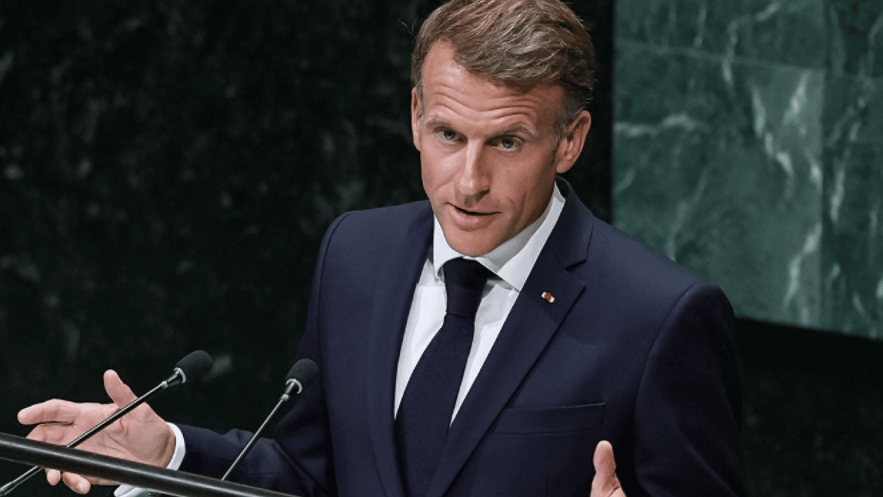 Foto - Bozuk saat bile günde 2 kez doğruyu gösterir: Macron, ayda yılda bir doğru konuştu