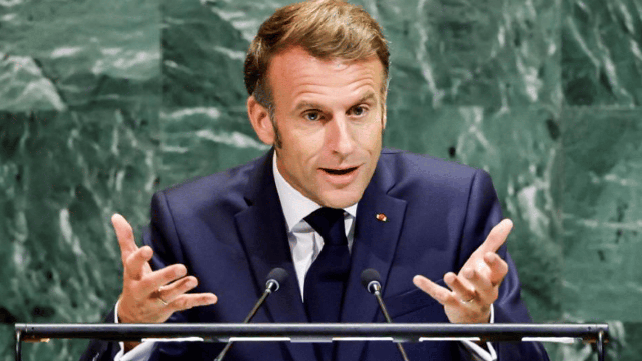 Foto - Bozuk saat bile günde 2 kez doğruyu gösterir: Macron, ayda yılda bir doğru konuştu