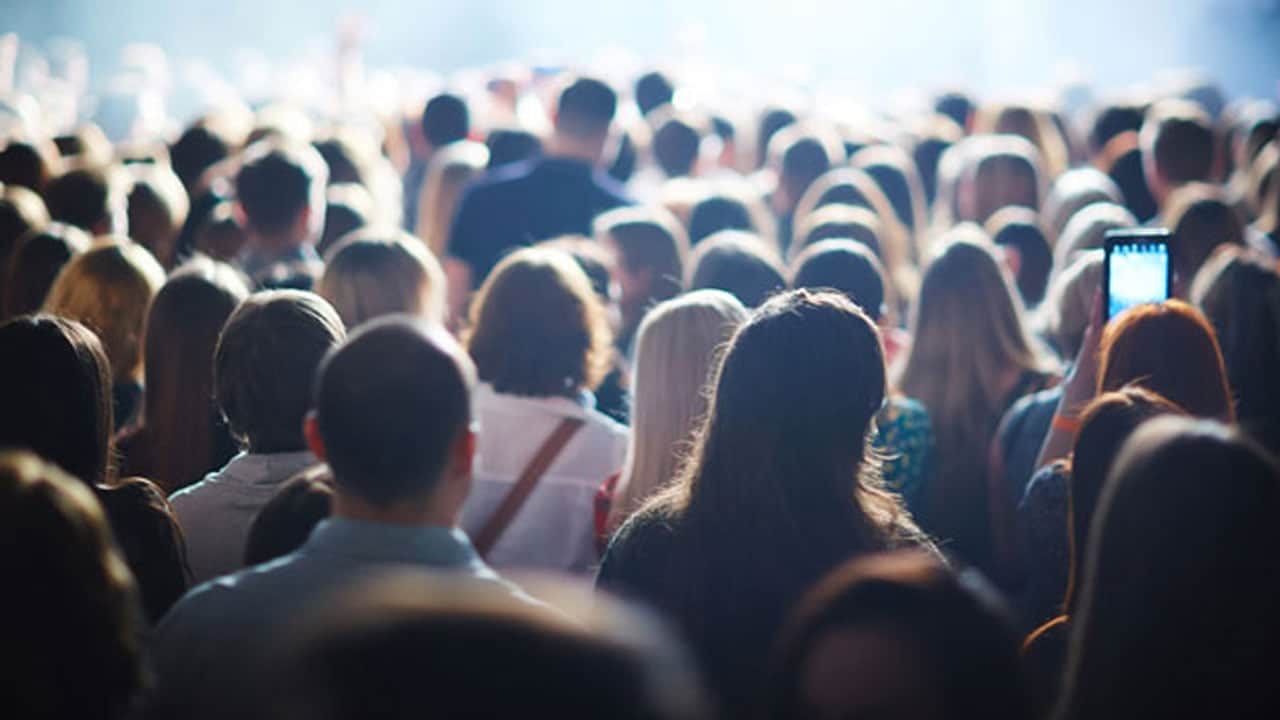 Bu belirti hafife alınmamalı! Kalabalıkta konuşulanları ayırt edemiyorsanız dikkat