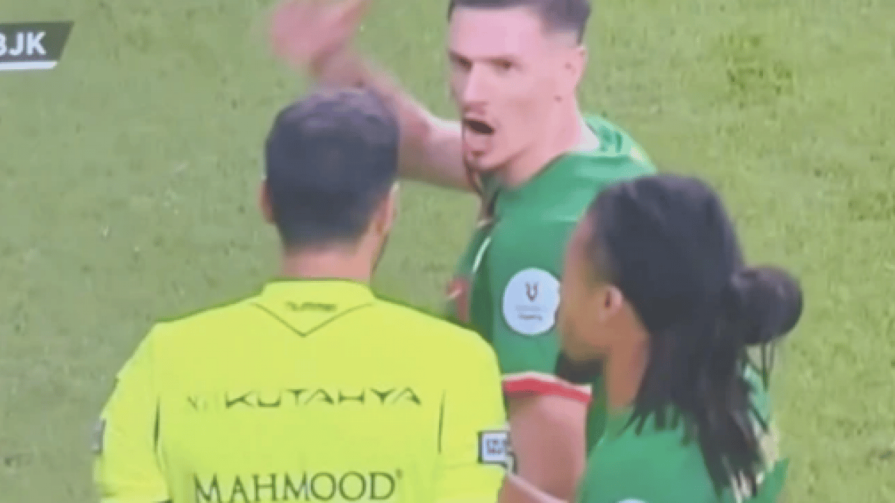 Foto - Bu hakemlerle zaten bir yere varılamaz ki... Amedsporlu Krasniqi hakeme küfür etti: F**k off...