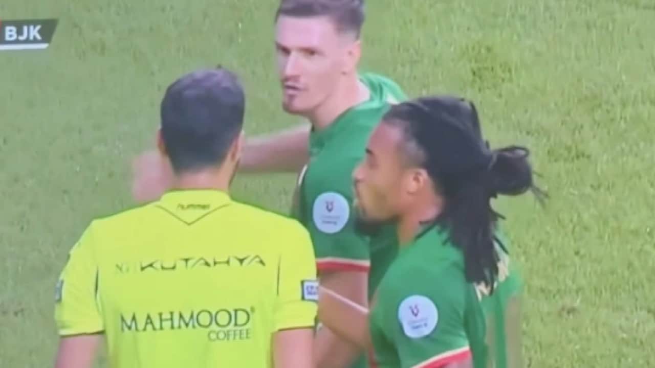 Bu hakemlerle zaten bir yere varılamaz ki... Amedsporlu Krasniqi hakeme küfür etti: F**k off...