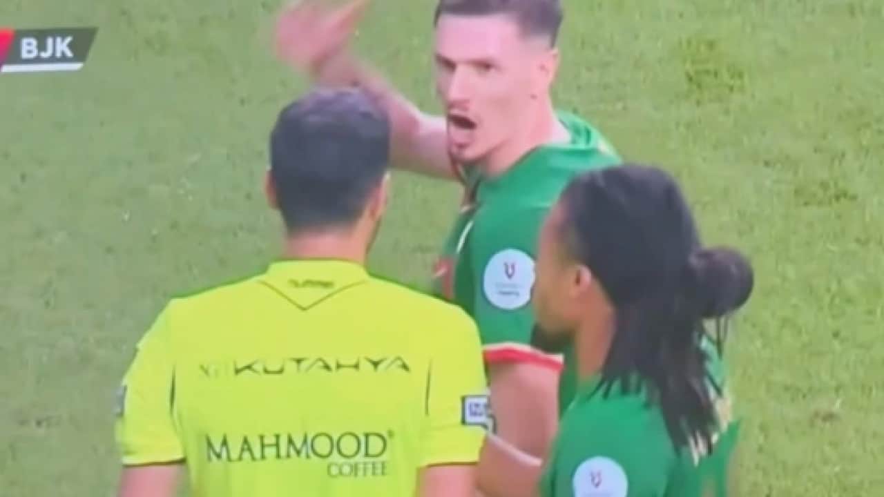 Foto - Bu hakemlerle zaten bir yere varılamaz ki... Amedsporlu Krasniqi hakeme küfür etti: F**k off...