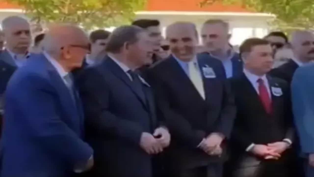Foto - Bu işin partisi-patırtısı yok... Şehit cenazesinde büyük saygısızlık: Protokolün gülme görüntüleri infiale yol açtı