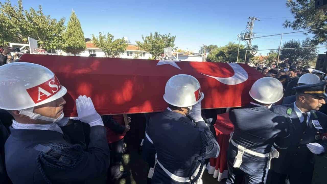 Foto - Bu işin partisi-patırtısı yok... Şehit cenazesinde büyük saygısızlık: Protokolün gülme görüntüleri infiale yol açtı