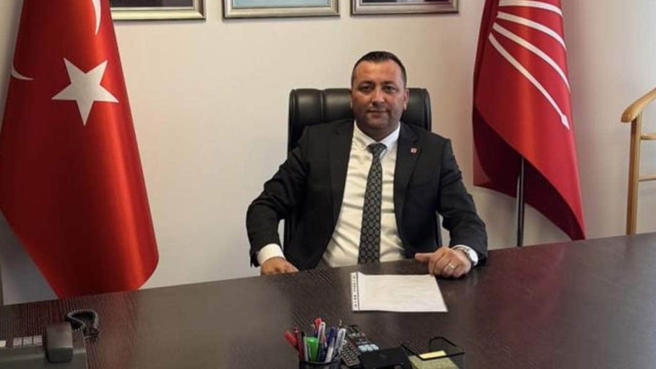 Foto - Bu kadarına da pes! Özgür'ün il başkanı depremzedelerin parasına mı kondu?