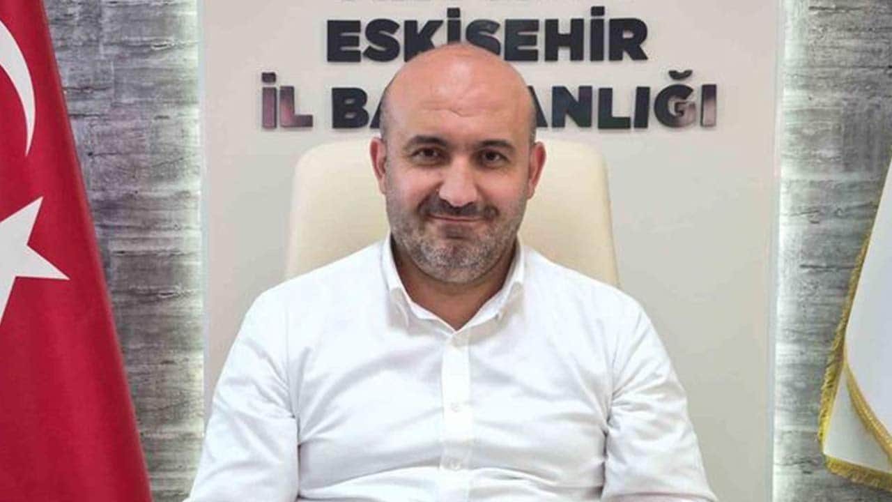 Foto - Bu kadarına da pes! Özgür'ün il başkanı depremzedelerin parasına mı kondu?