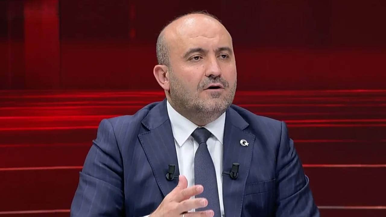 Foto - Bu kadarına da pes! Özgür'ün il başkanı depremzedelerin parasına mı kondu?