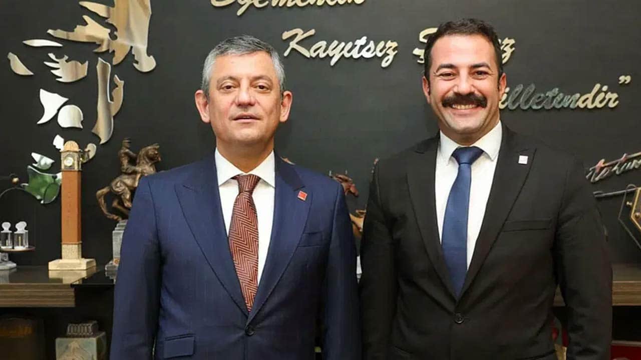 Foto - Bu kadarına da pes! Özgür'ün il başkanı depremzedelerin parasına mı kondu?