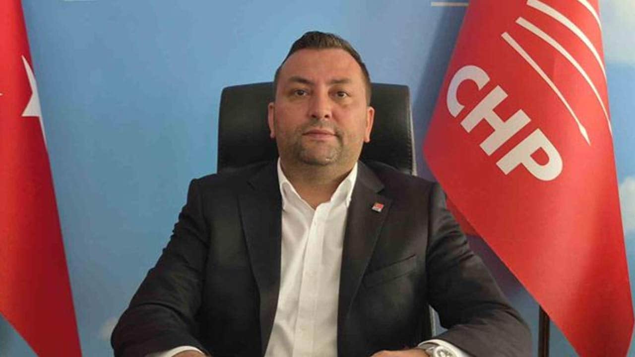 Foto - Bu kadarına da pes! Özgür'ün il başkanı depremzedelerin parasına mı kondu?