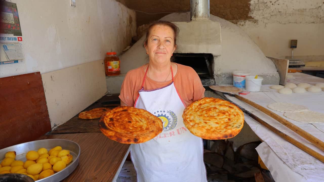 Foto - Şehir dışından geliyorlar! Bu ekmek 160 yıldır aynı yöntemle pişiriliyor
