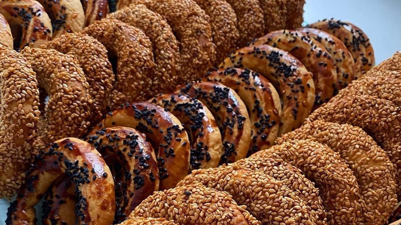 Foto - Bu lezzet saçıyor... Mevlit Kandili'ne özel: Tam ölçülü kıyır kıyır kandil simidi tarifi! Pekmezli su sürün 