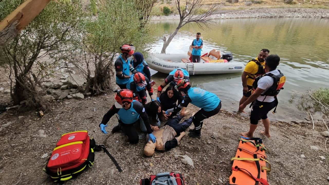Foto - Bu mağaranın dibinde ilginç bir şey oldu... Tatbikata kendini kaptırdı: 'Jandarma gelmeden altınları al' diye seslendi