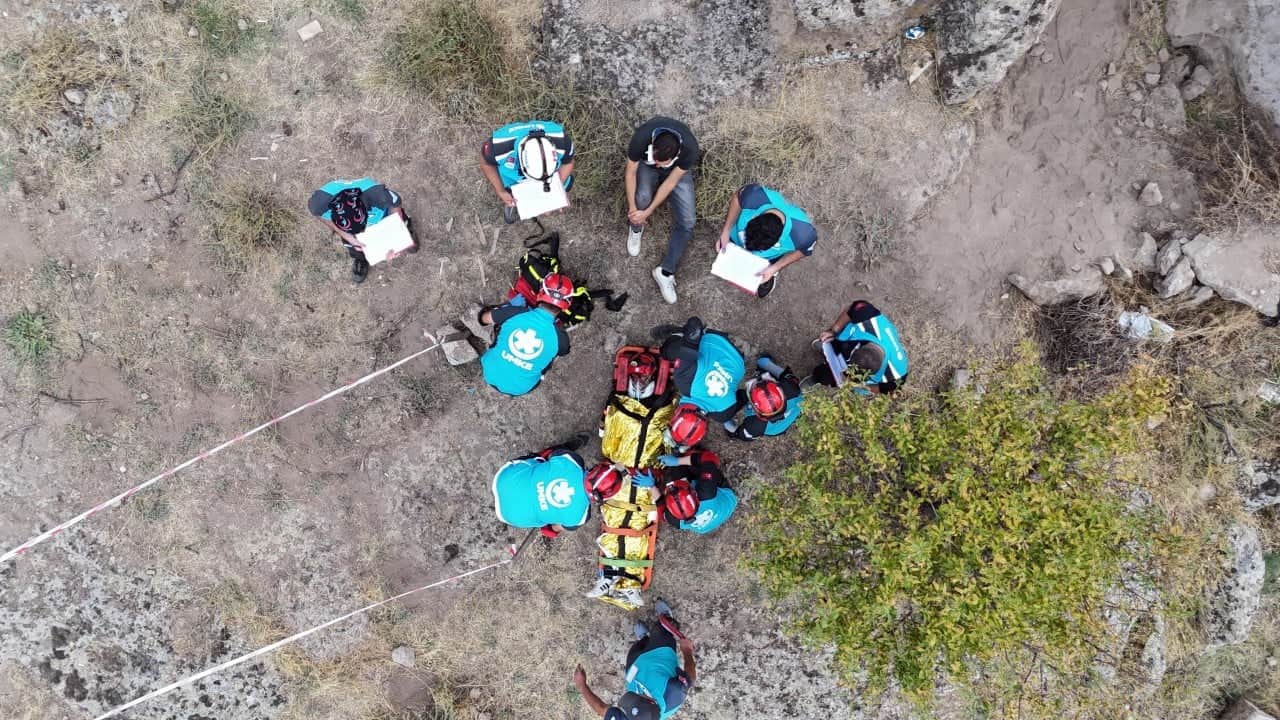 Foto - Bu mağaranın dibinde ilginç bir şey oldu... Tatbikata kendini kaptırdı: 'Jandarma gelmeden altınları al' diye seslendi