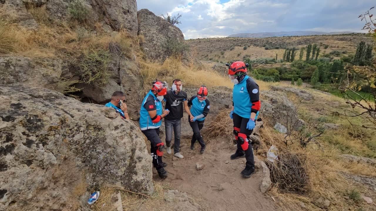 Foto - Bu mağaranın dibinde ilginç bir şey oldu... Tatbikata kendini kaptırdı: 'Jandarma gelmeden altınları al' diye seslendi