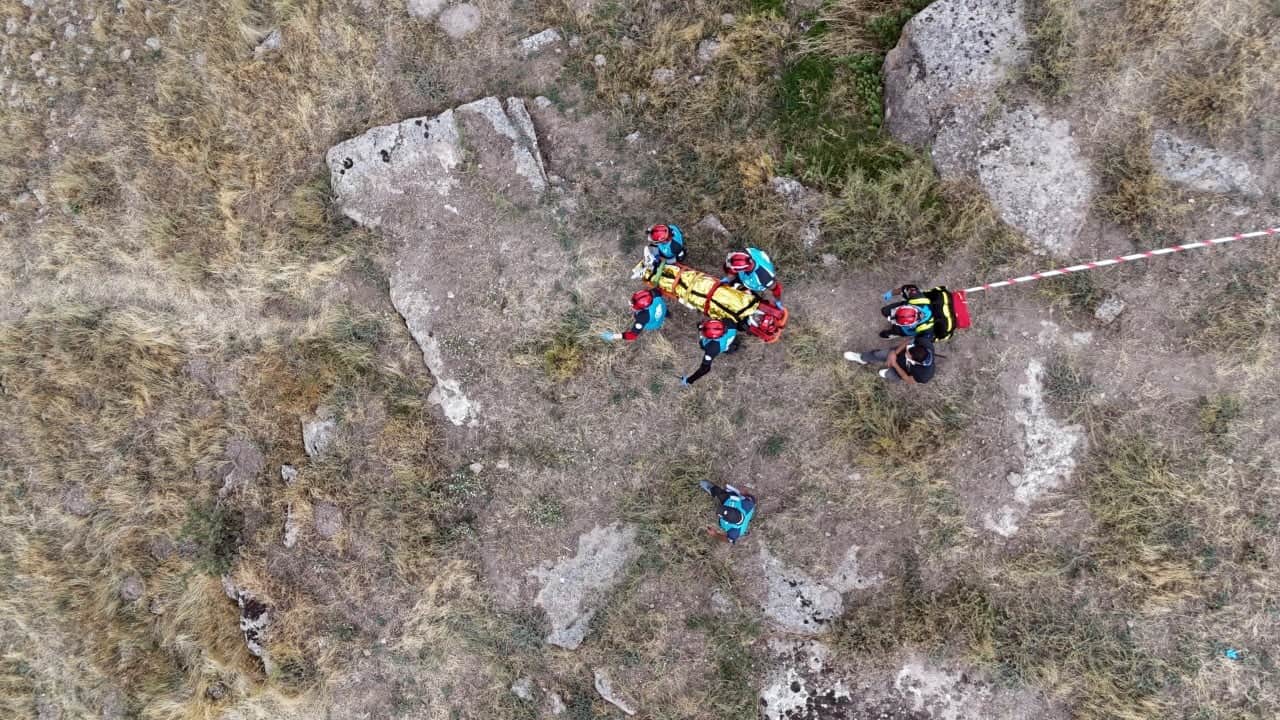 Foto - Bu mağaranın dibinde ilginç bir şey oldu... Tatbikata kendini kaptırdı: 'Jandarma gelmeden altınları al' diye seslendi