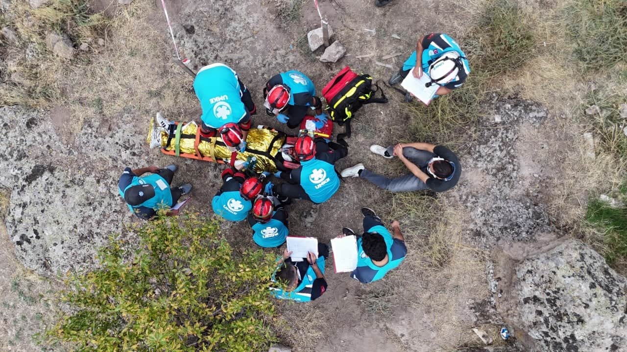 Foto - Bu mağaranın dibinde ilginç bir şey oldu... Tatbikata kendini kaptırdı: 'Jandarma gelmeden altınları al' diye seslendi