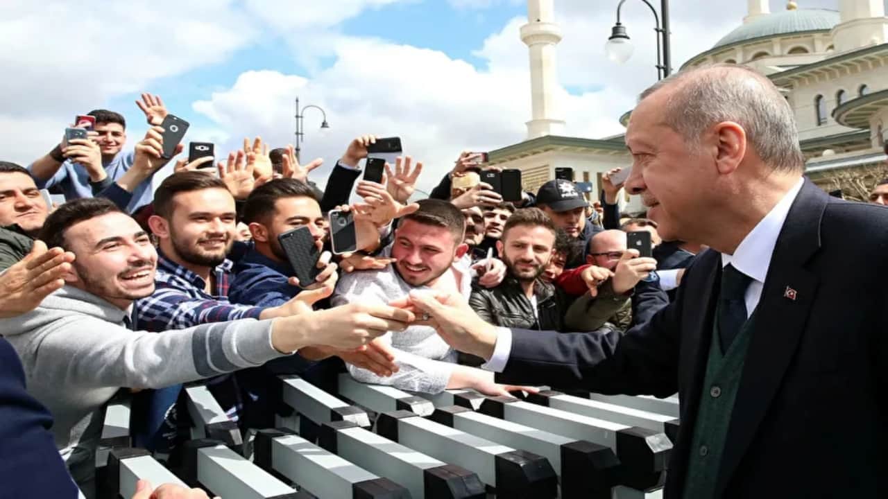 Foto - Bu pazar seçim olsa AK Parti mi CHP mi kazanır? İşte son anket sonuçları